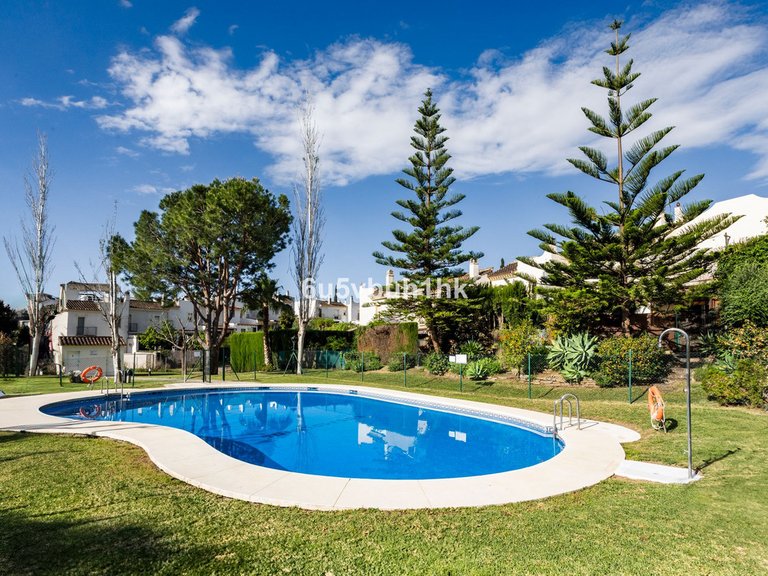 Villa for Sale in Sierrezuela, Malaga 44