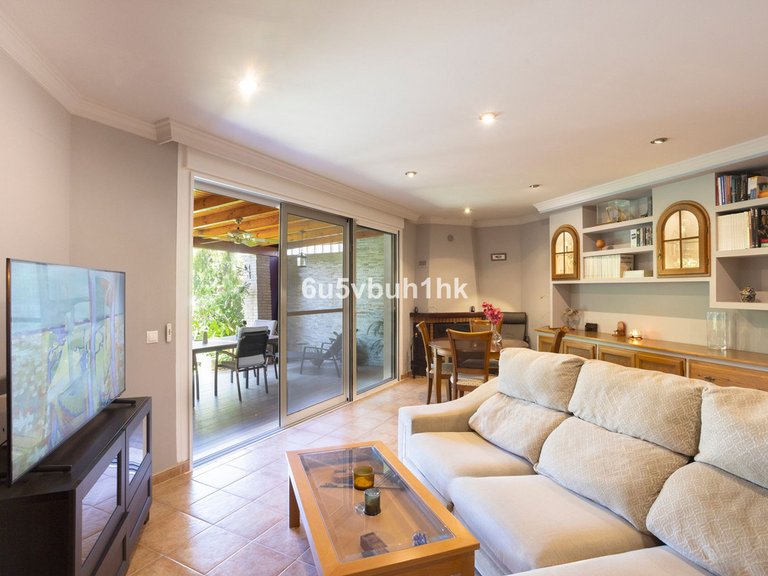 Villa for Sale in Sierrezuela, Malaga 5