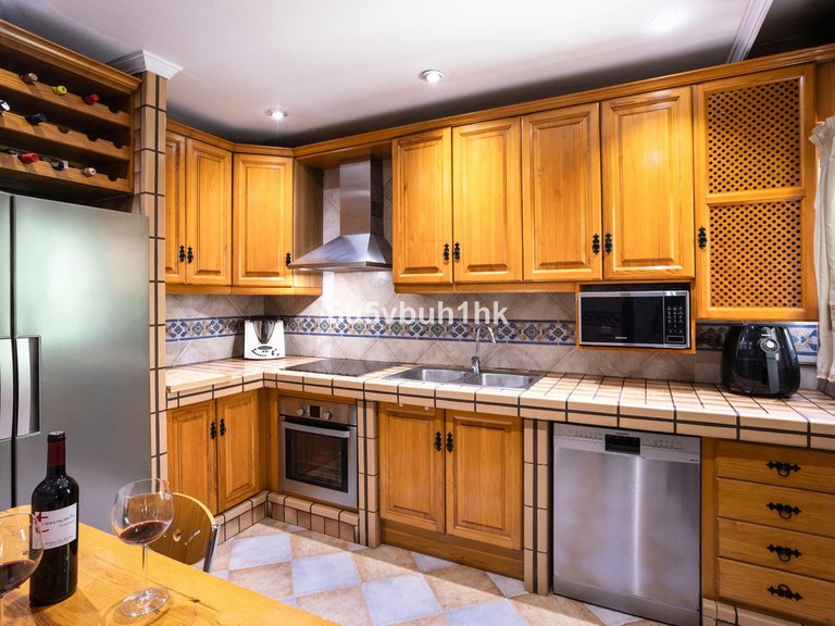 Villa for Sale in Sierrezuela, Malaga 6