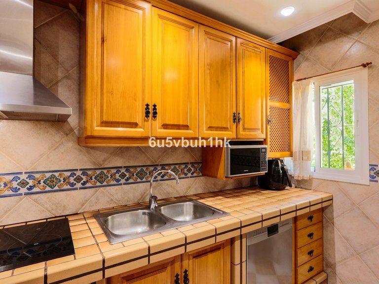 Villa for Sale in Sierrezuela, Malaga 7