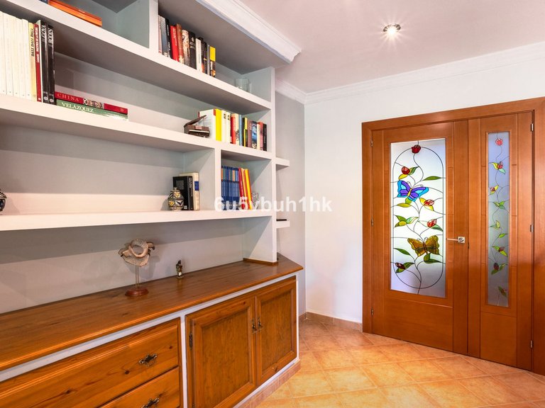 Villa for Sale in Sierrezuela, Malaga 9