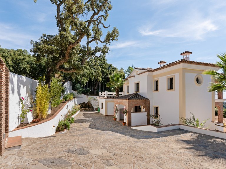 Villa for Sale in Casares, Malaga 14