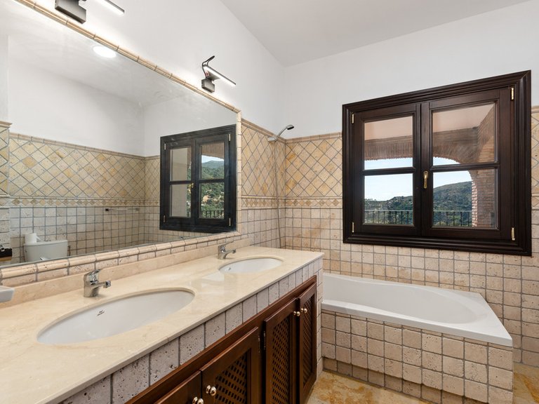 Villa for Sale in Casares, Malaga 25