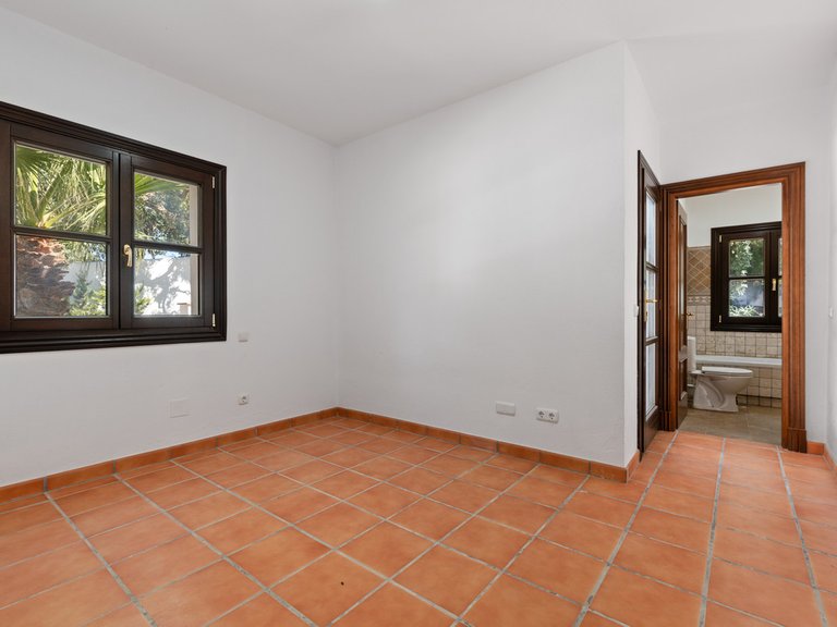 Villa for Sale in Casares, Malaga 27