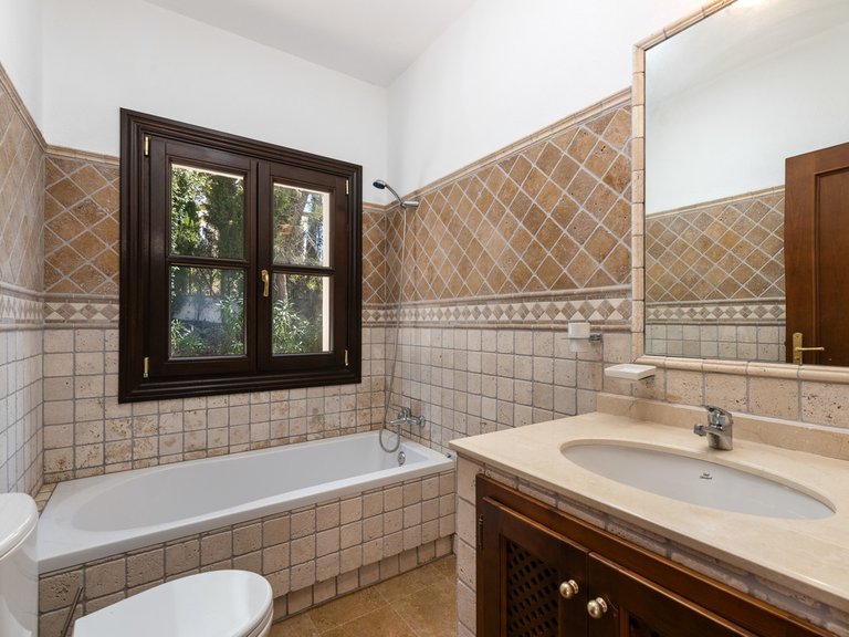 Villa for Sale in Casares, Malaga 28