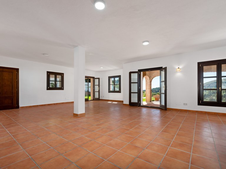 Villa for Sale in Casares, Malaga 9