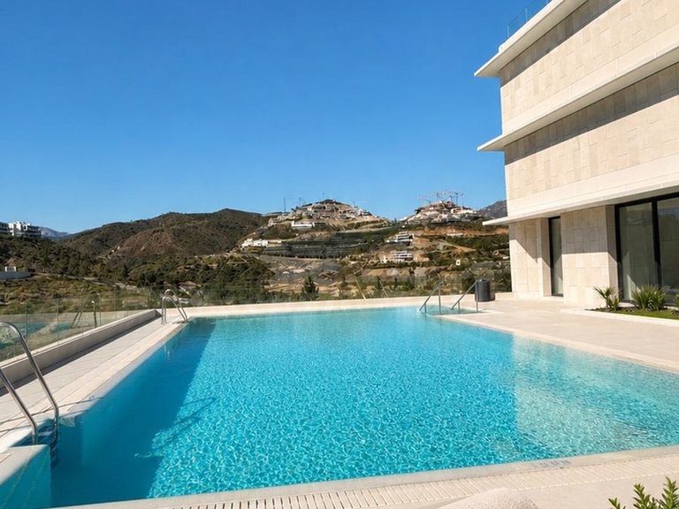 Apartment for Sale in La Quinta, Malaga 4