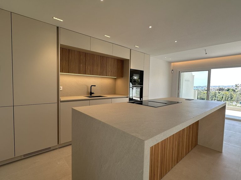 Villa for Sale in Torrequebrada, Malaga 11