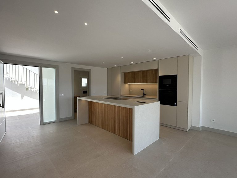 Villa for Sale in Torrequebrada, Malaga 17