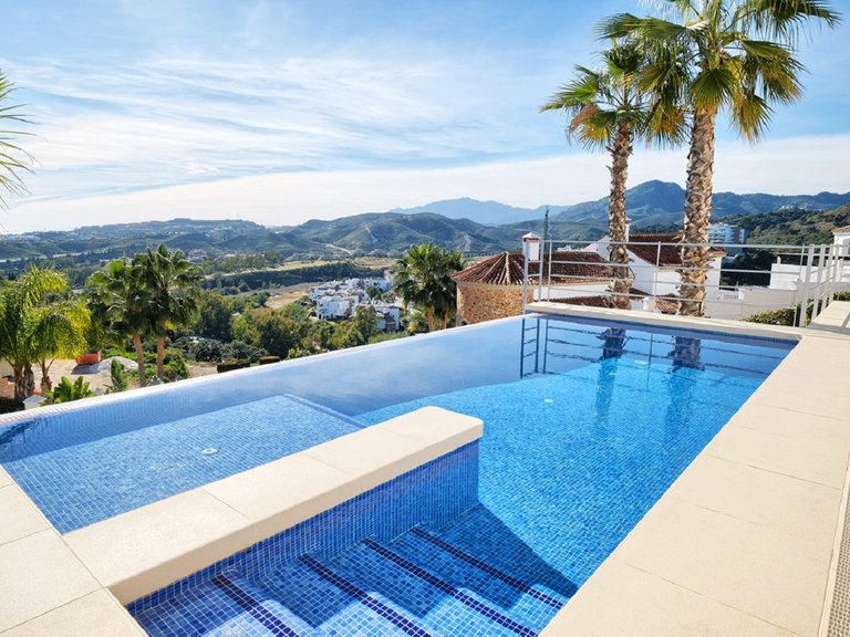 Villa for Sale in Benahavís, Malaga 1