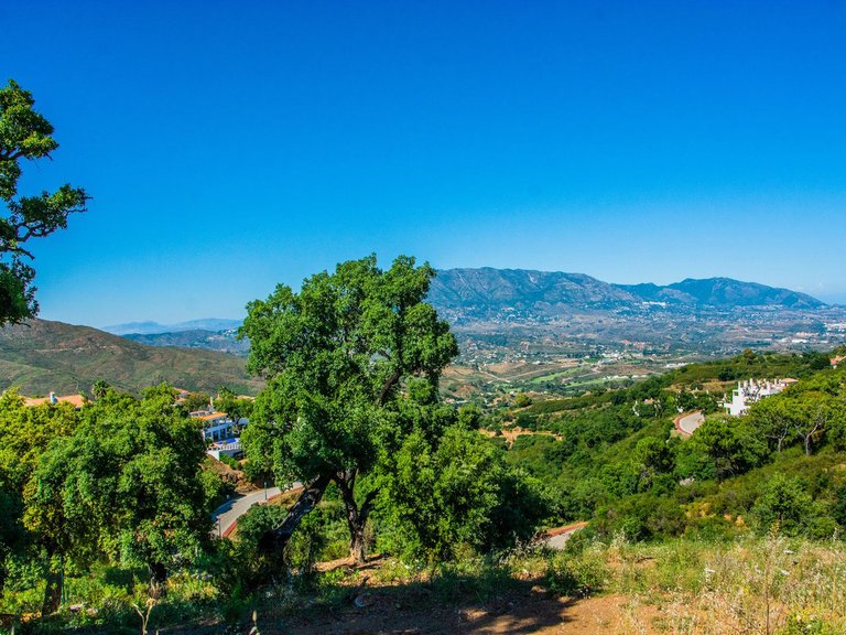 Villa for Sale in Inland La Mairena, Malaga 2