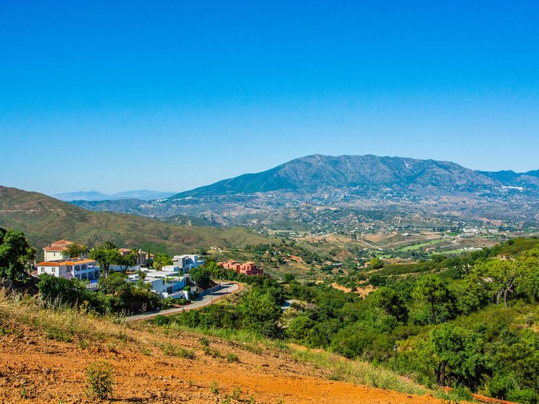 Villa for Sale in Inland La Mairena, Malaga 8