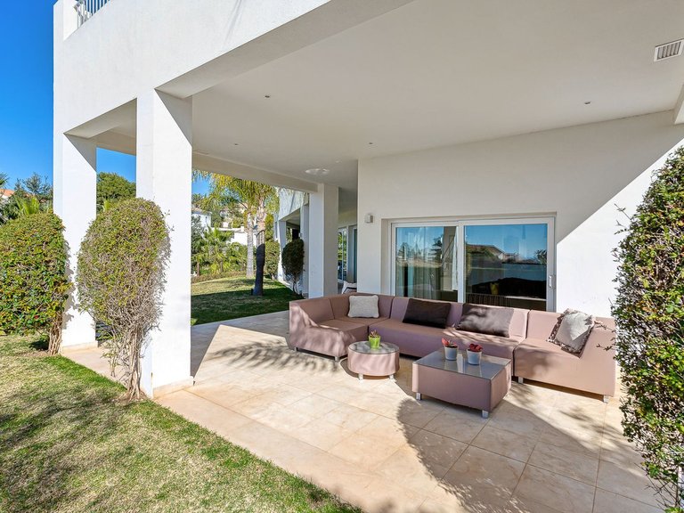 Villa for Sale in El Rosario, Malaga 17