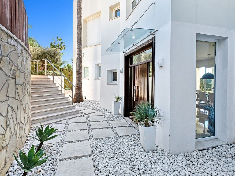 Villa for Sale in El Rosario, Malaga 2