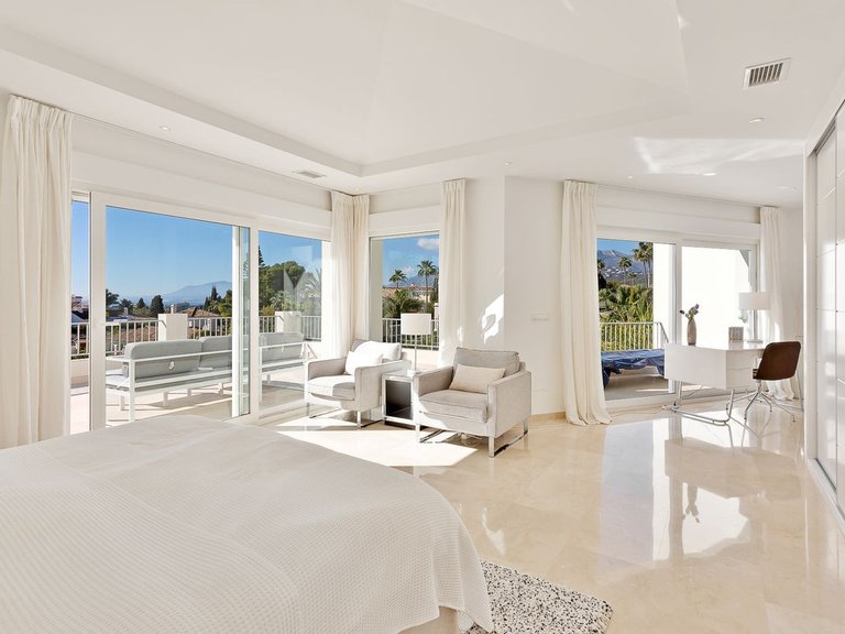 Villa for Sale in El Rosario, Malaga 30
