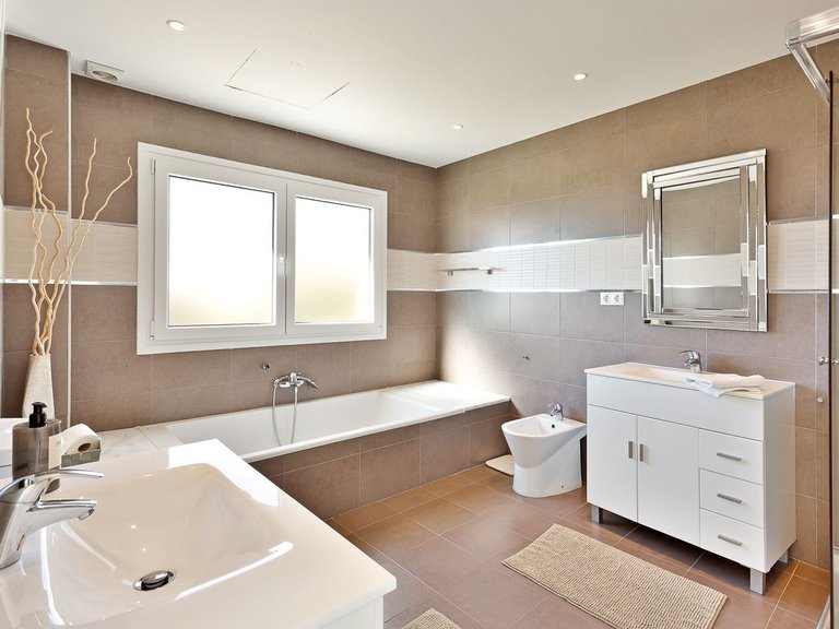 Villa for Sale in El Rosario, Malaga 32