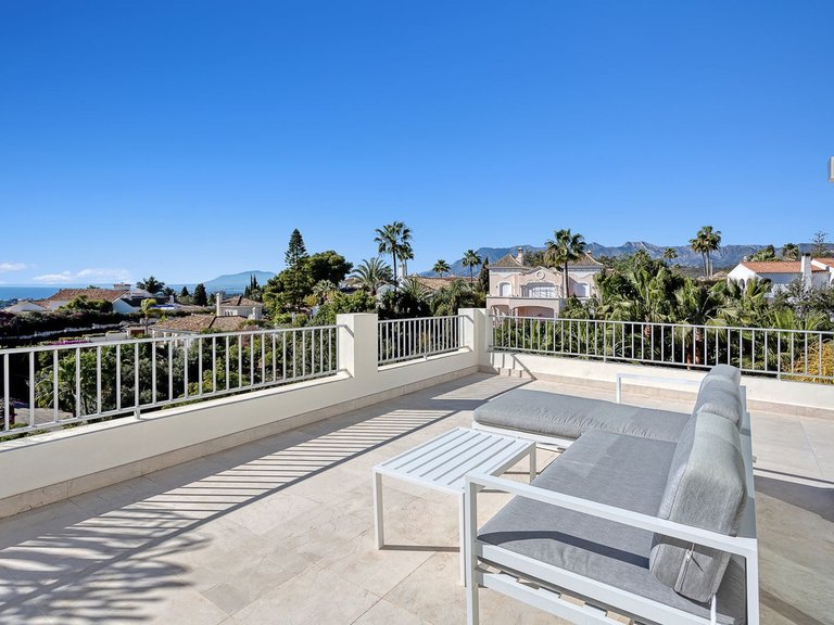 Villa for Sale in El Rosario, Malaga 35