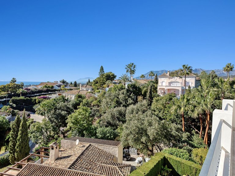 Villa for Sale in El Rosario, Malaga 36
