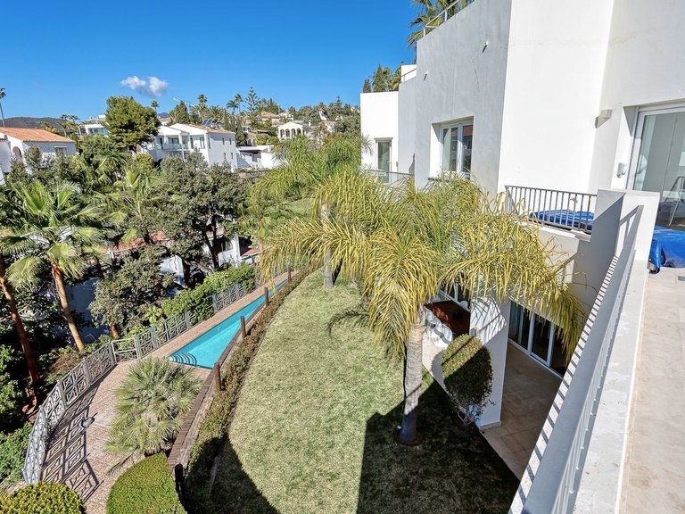 Villa for Sale in El Rosario, Malaga 38