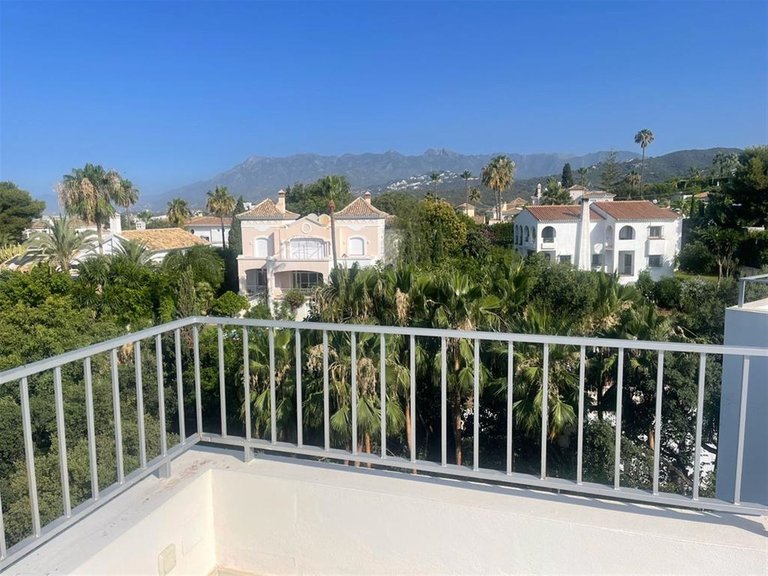 Villa for Sale in El Rosario, Malaga 40