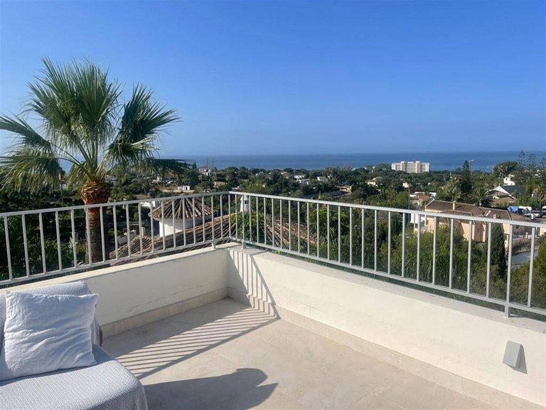 Villa for Sale in El Rosario, Malaga 42