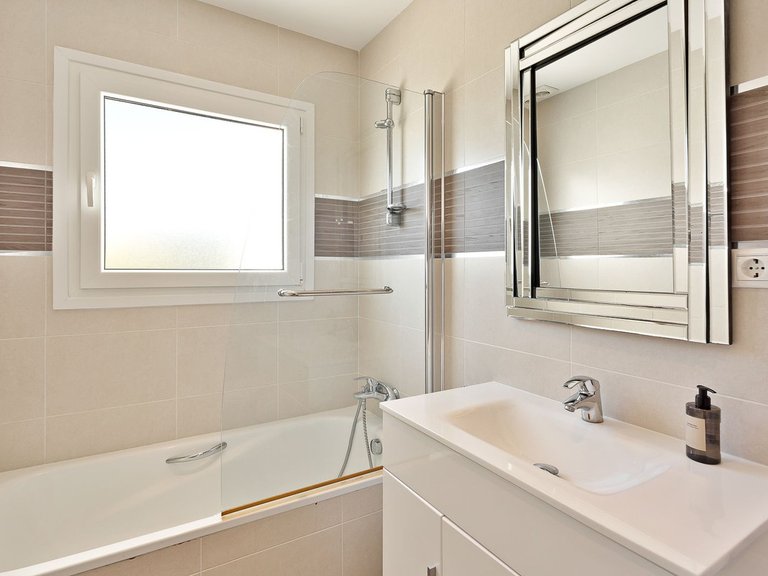 Villa for Sale in El Rosario, Malaga 44