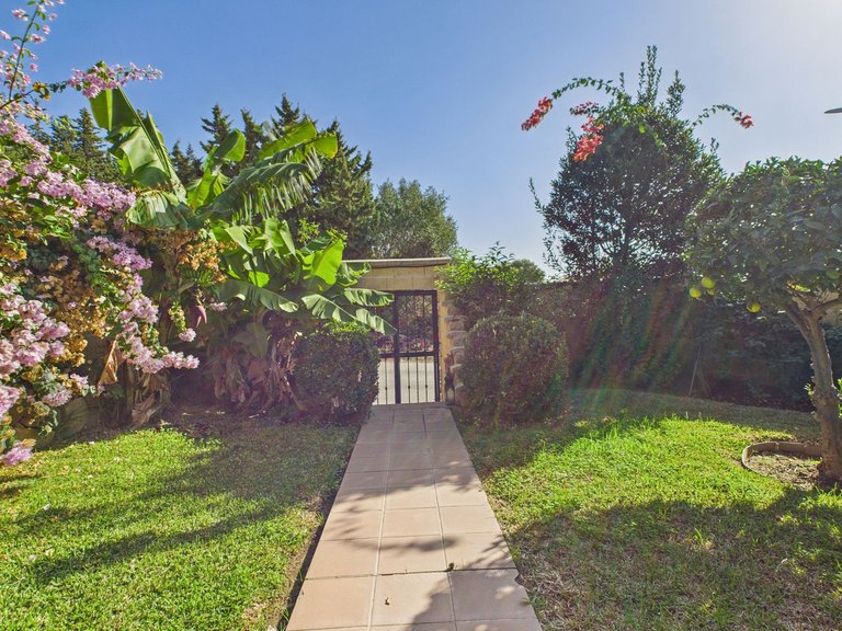 Villa for Sale in Estepona, Malaga 41