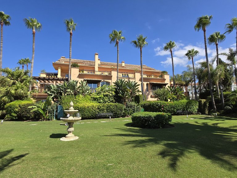 Apartment for Sale in Puerto Banús, Malaga 1