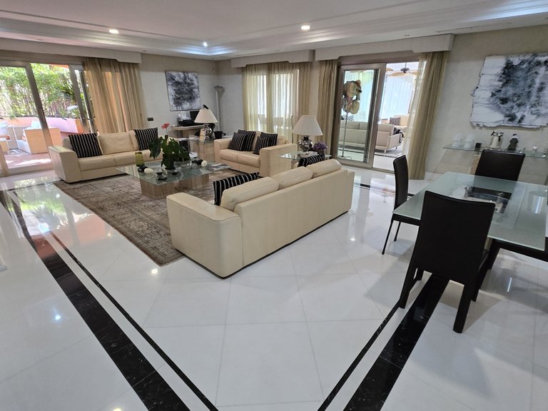 Apartment for Sale in Puerto Banús, Malaga 12