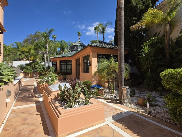Apartment for Sale in Puerto Banús, Malaga 24