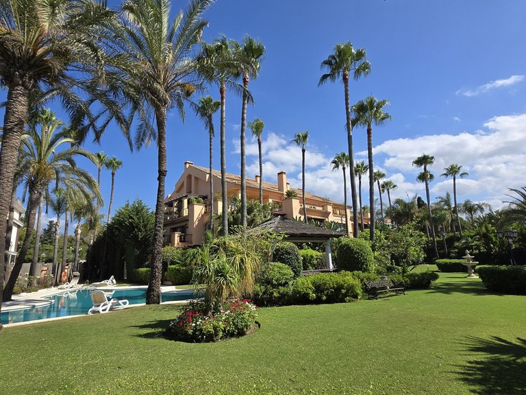 Apartment for Sale in Puerto Banús, Malaga 27