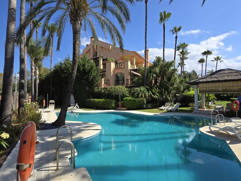 Apartment for Sale in Puerto Banús, Malaga 28