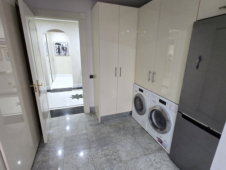 Apartment for Sale in Puerto Banús, Malaga 30