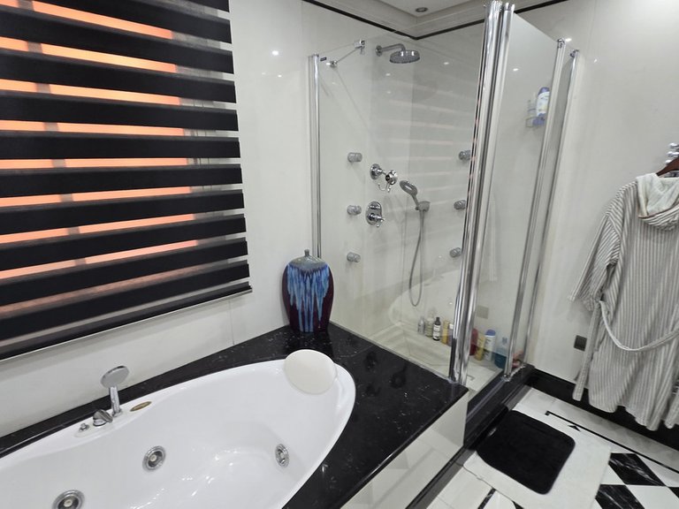 Apartment for Sale in Puerto Banús, Malaga 35