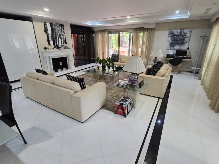 Apartment for Sale in Puerto Banús, Malaga 7