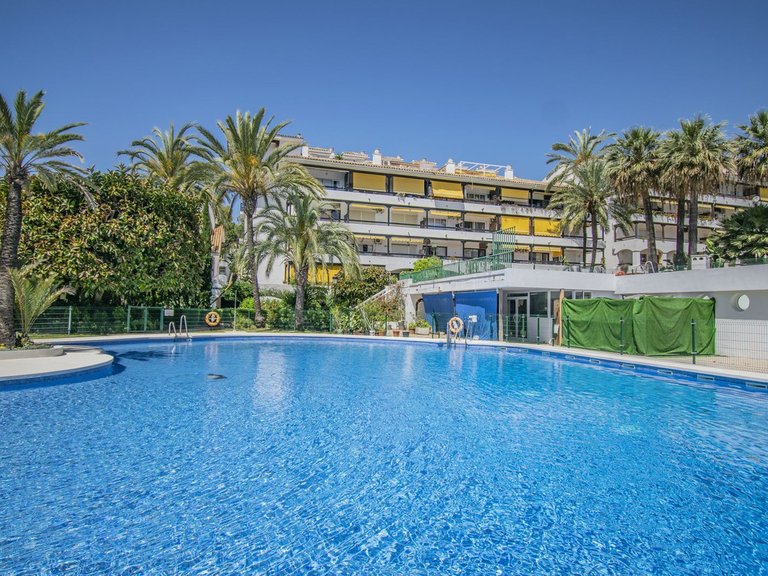 Apartment for Sale in The Golden Mile, Malaga 1