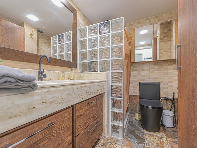 Apartment for Sale in The Golden Mile, Malaga 11