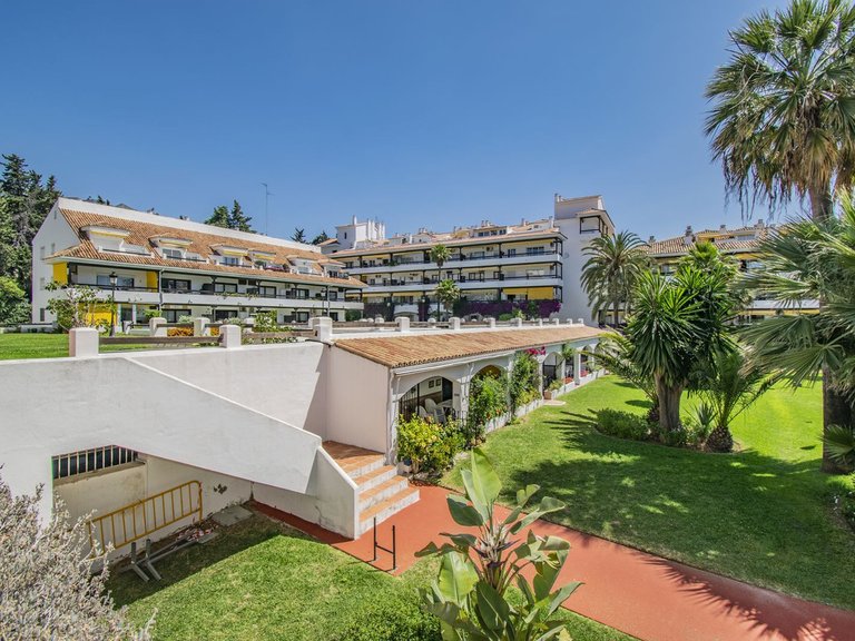 Apartment for Sale in The Golden Mile, Malaga 16