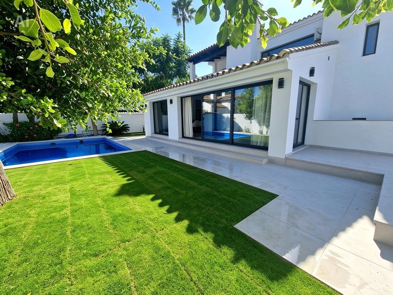 Villa for Sale in Marbella, Malaga 1