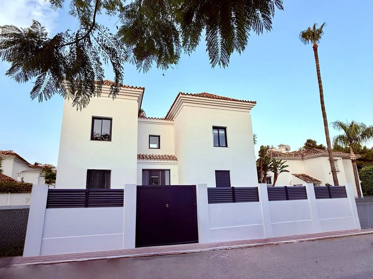 Villa for Sale in Marbella, Malaga 28