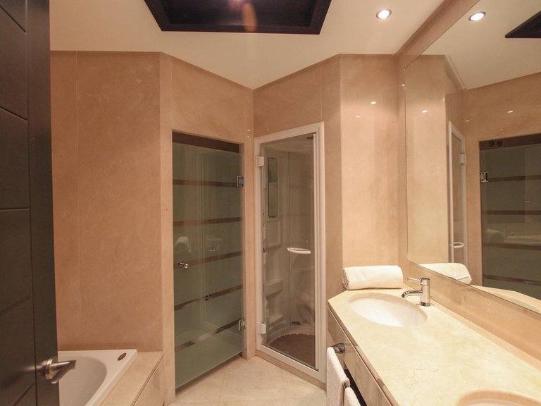 Apartment for Sale in Puerto Banús, Malaga 10