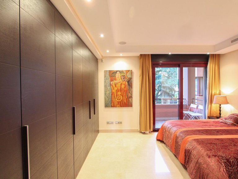 Apartment for Sale in Puerto Banús, Malaga 12