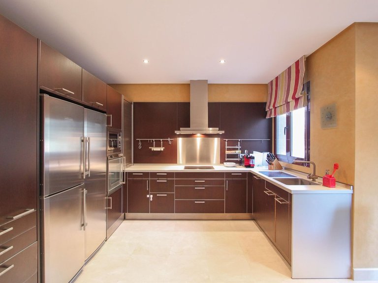 Apartment for Sale in Puerto Banús, Malaga 16
