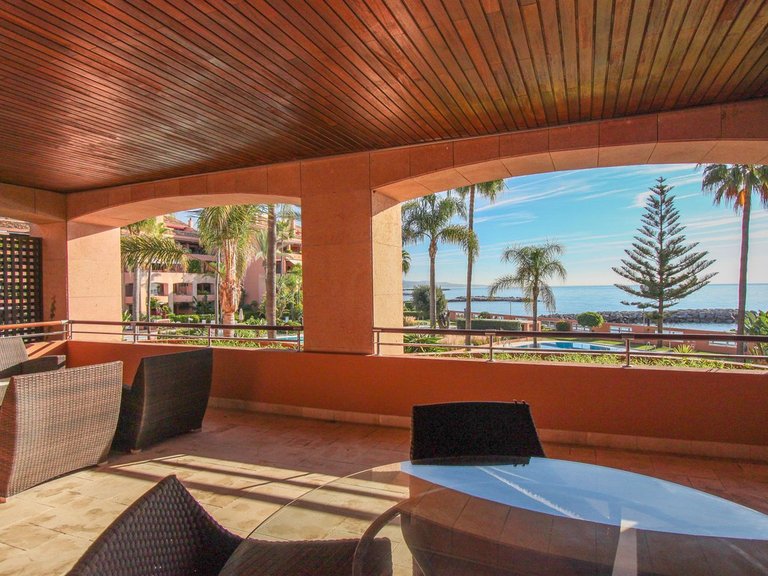 Apartment for Sale in Puerto Banús, Malaga 17
