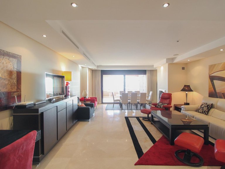 Apartment for Sale in Puerto Banús, Malaga 2