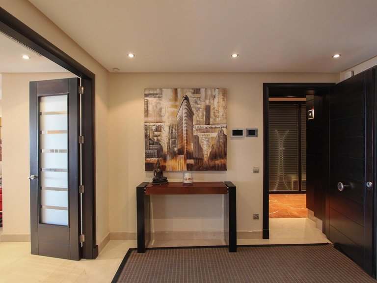 Apartment for Sale in Puerto Banús, Malaga 4