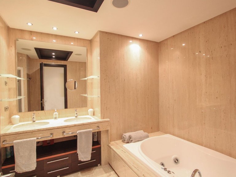 Apartment for Sale in Puerto Banús, Malaga 7