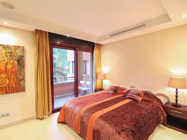 Apartment for Sale in Puerto Banús, Malaga 9