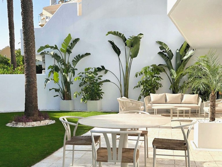 Apartment for Sale in Nueva Andalucía, Malaga 1