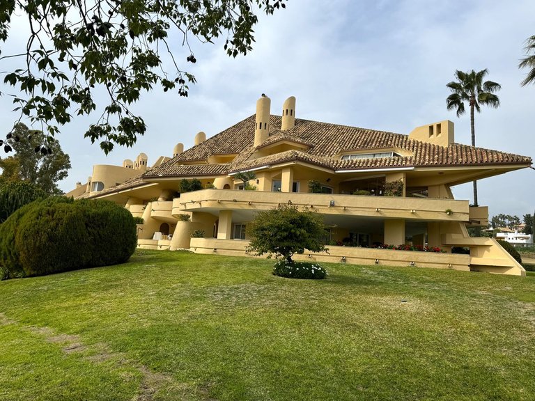 Apartment for Sale in Nueva Andalucía, Malaga 23
